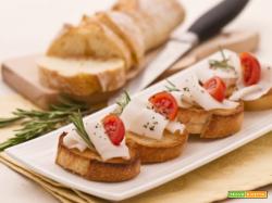 Bruschette al lardo e rosmarino