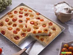Focaccia con pomodorini e origano