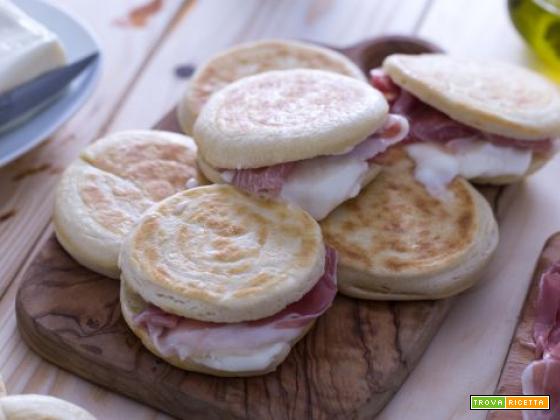 Tigelle crudo e crescenza