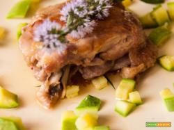 Pollo all'olio di argan e fiori di menta piperita con dadolata di zucchine