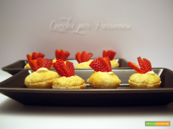 Pasticcini di sfoglia con Crema al Mascarpone e Fragole