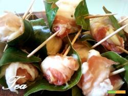 FOGLIE DI ALLORO CON ROLL DI PANCETTA E PORRI