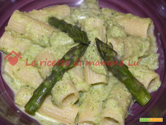 Rigatoni con crema di asparagi e zucchine