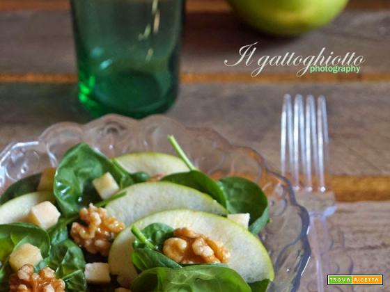 Insalata di spinacini, mela verde, grana e noci