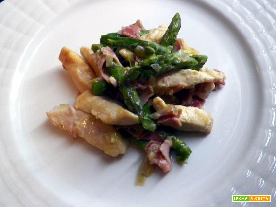 Pollo con yogurt e asparagi