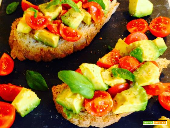 LA MIA BRUSCHETTA CON AVOCADO