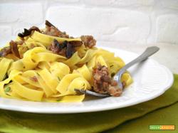 Fettuccine alla boscaiola con salsiccia e funghi