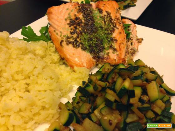 Senza Bimby, Salmone ai Semi, Patate Schiacciate, Rucola e Tartare di Zucchine