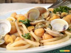 Spaghetti con vongole e ceci