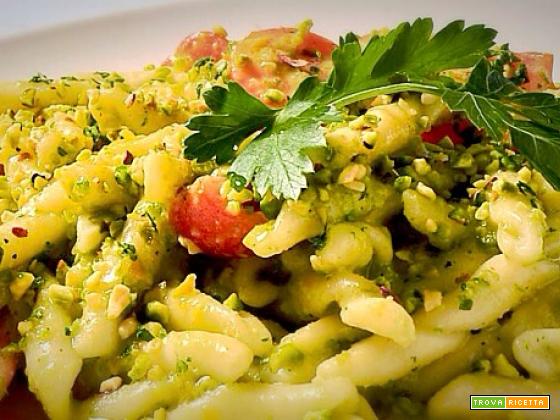 Strozzapreti con Pesto di Pistacchi e Pomodorini
