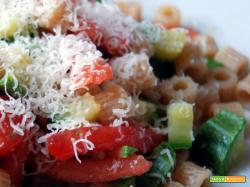 Pasta integrale al pomodoro fresco, ricetta light