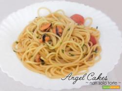 Spaghetti con cozze e pomodorini