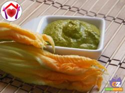 Pesto ai fiori di zucca e basilico limone