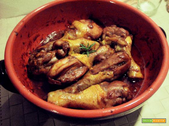 Cosce di pollo speziate al coccio - Ricetta | TrovaRicetta.com