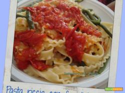 PASTA RICCIA CON FAGIOLINI LUNGHI E POMODORO FRESCO by Zia Chiara