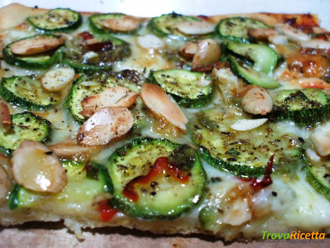 Pizza Bianca Con Zucchine Marinate E Mandorle Ricetta Trovaricetta Com