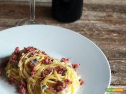 Spaghetti di Gragnano con gorgonzola, salame di turgia e cavolo cappuccio