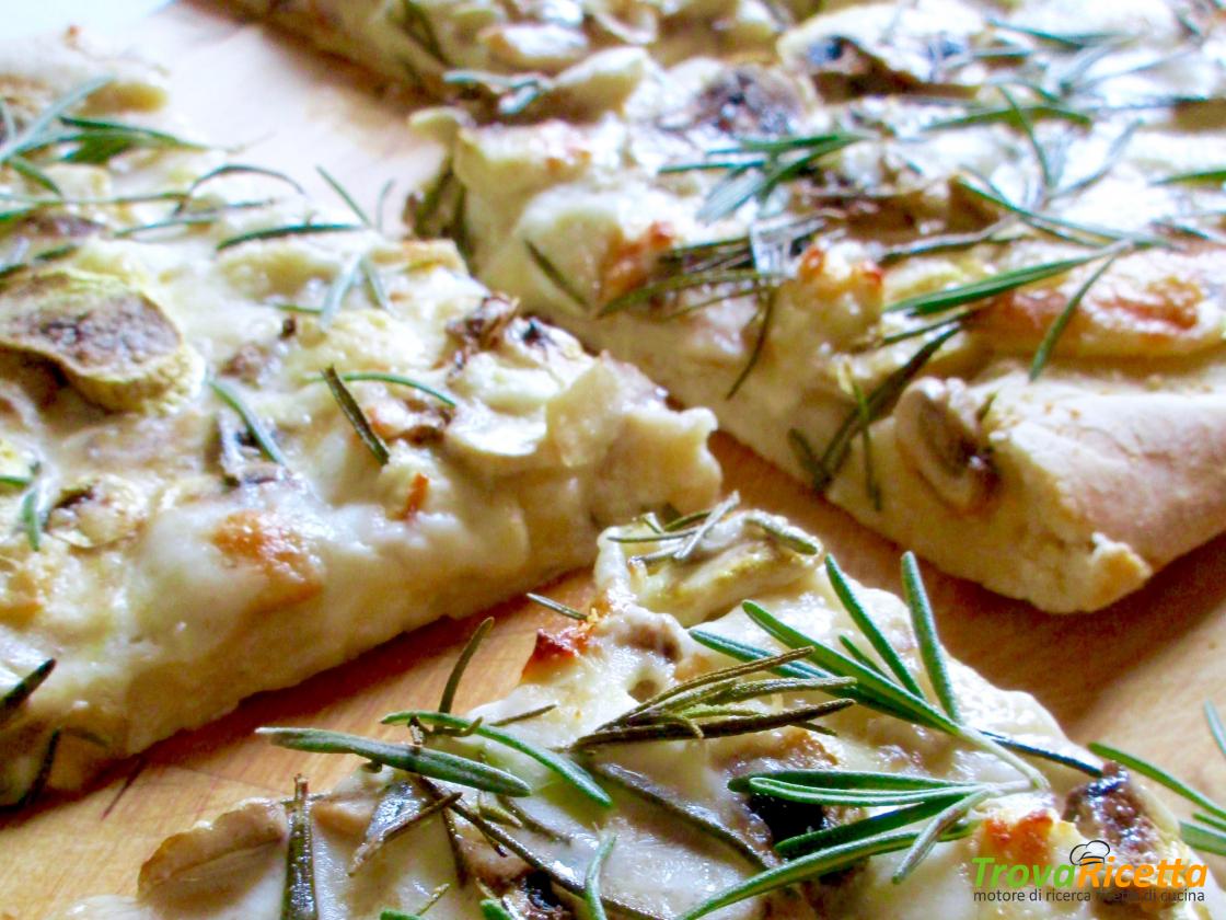 Pizza Bianca Con Funghi E Taleggio Ricetta Trovaricetta Com