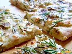 Pizza Bianca con Funghi e Taleggio