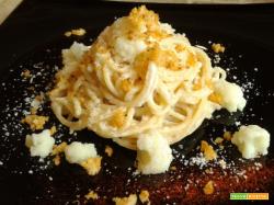 Spaghetti con crema di cavolfiore e briciole croccanti alla paprika