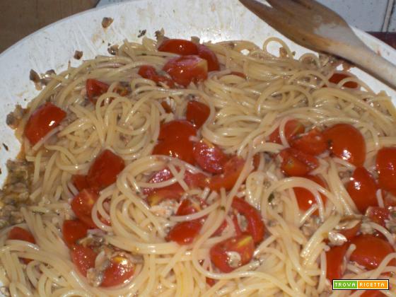 Spaghetti con vongole e pomodorini