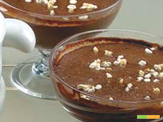 Mousse al cioccolato e nocciole