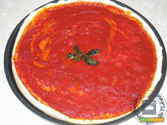 Pizza al pomodoro