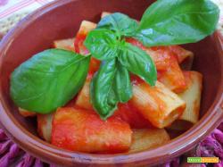 Sugo di pomodoro fresco e basilico
