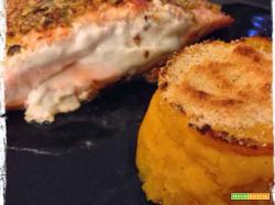 Salmone imbufalito in crosta di pistacchi e purè di zucca mantovana gratinato