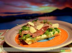 pizza prosciutto crudo rucola e parmigiano