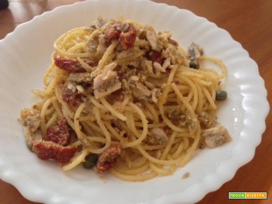 Spaghetti con alici fresche