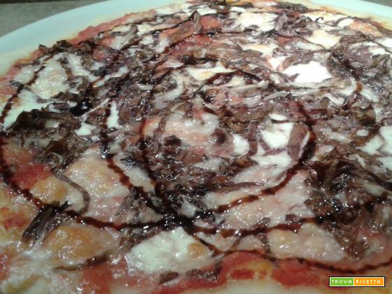 Pizza con farina tipo 1 al Radicchio Rosso, Stracchino e balsamico