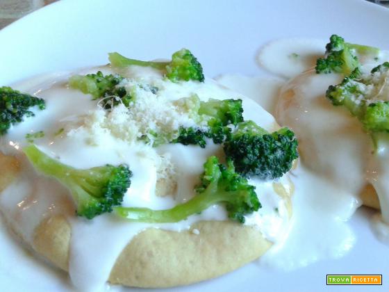 Snack con broccoletti e stracchino