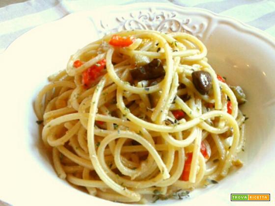 Spaghetti rigati con tonno e verdure
