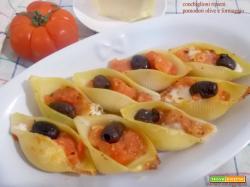 Conchiglioni ripieni pomodori olive e formaggio