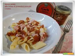 Mezze penne alla crema di pomodori essiccati e tonno