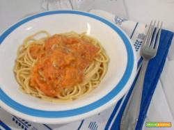Spaghetti al pomodoro e gorgonzola