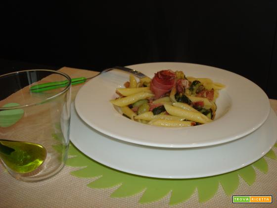 Pasta con zucchine e speck