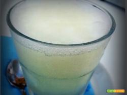Granita al bicchiere limone zucchero granulosa limone siciliani