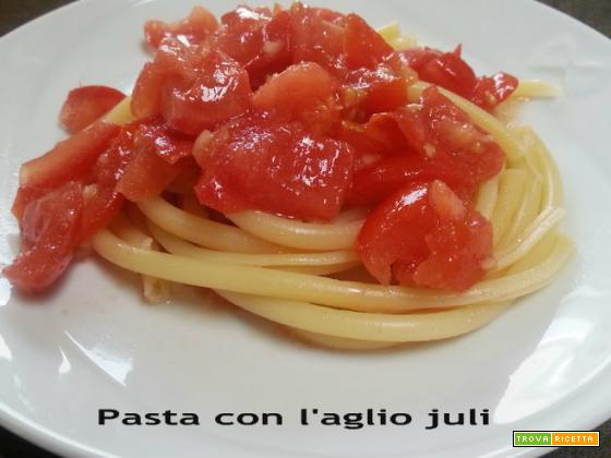 Pasta con aglio e pomodori