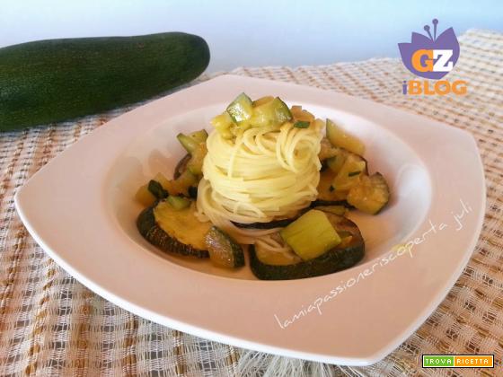 Spaghetti zucchine aglio