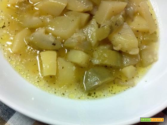 Zuppa di patate e zucca verde cipolla aroma salvia menta olio