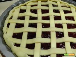 Coprire una crostata con un intreccio