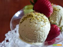 Gelato al pistacchio home made e fragole fresche