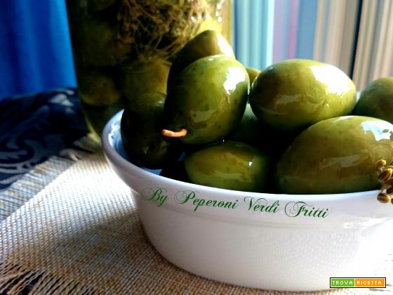 Olive verdi in salamoia con soda
