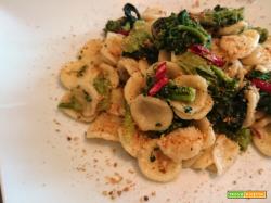 Orecchiette con broccoletti e pane tostato