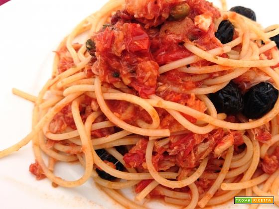 Spaghetti con ragù di baccalà