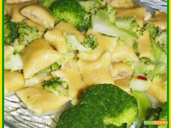 MEZZE MANICHE RIPIENE AL CRUDO E FONTINA CON BROCCOLI