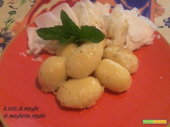 Gnocchi di patate al burro ripieni di ricotta