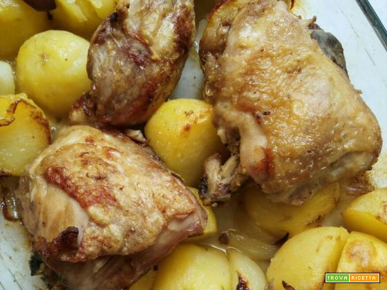 Pollo con patate e cipolle al forno